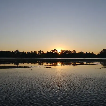 Bateau Typique De Loire, Site Classe. Ботель