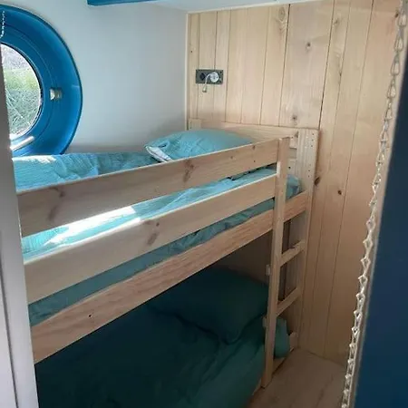 Bateau Typique De Loire, Site Classe. *